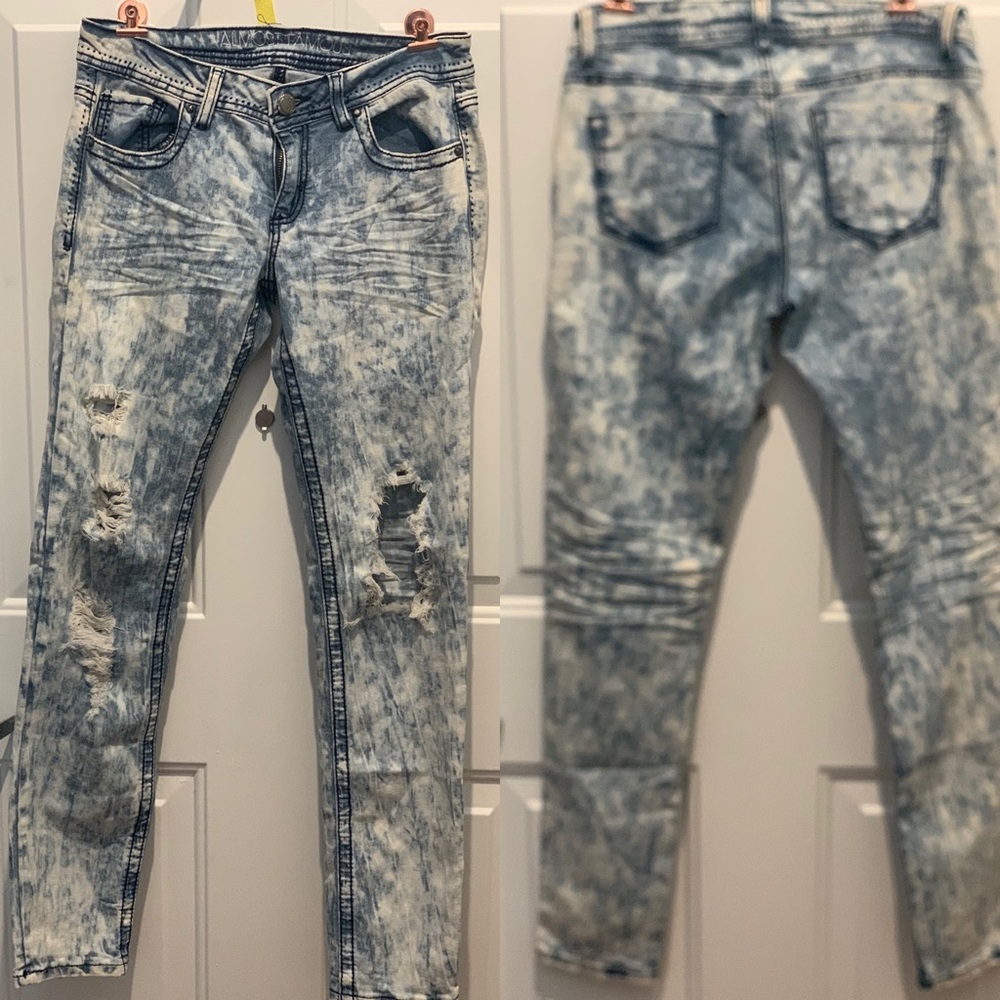 Juniors distressed jeans
